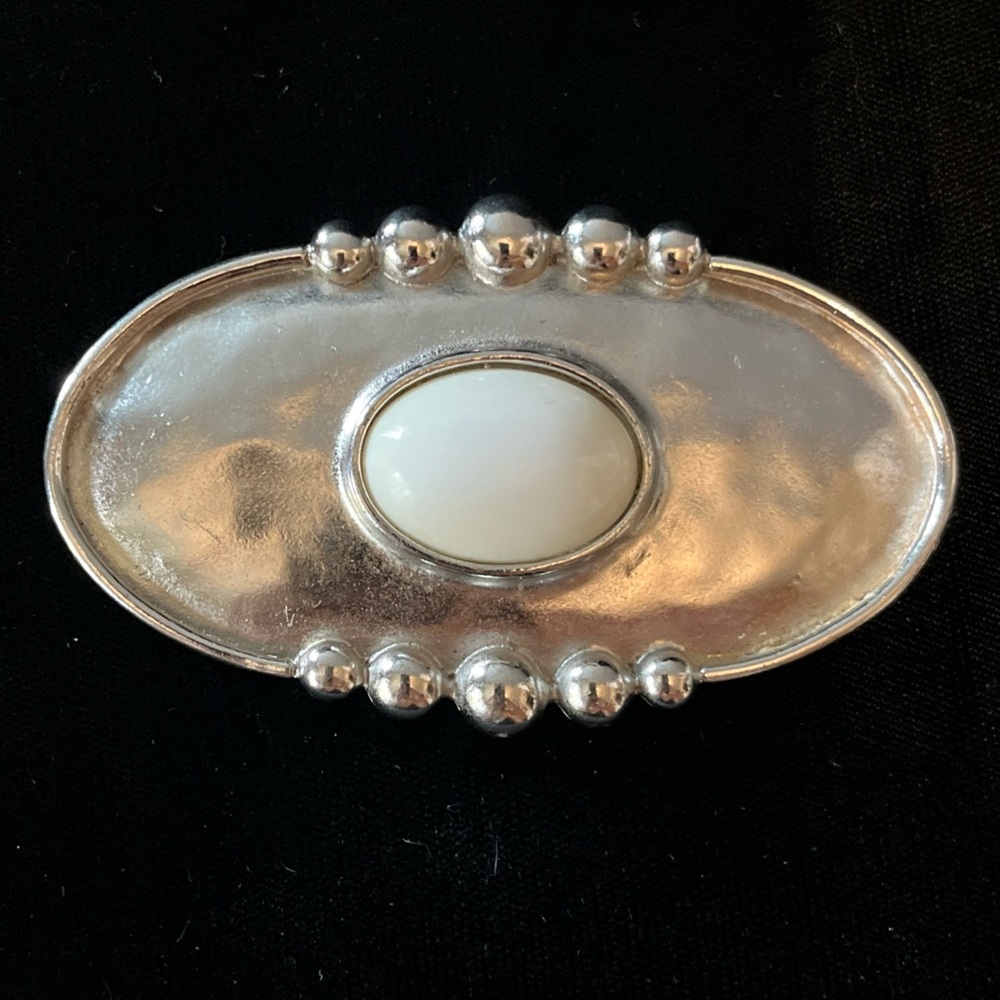 Vintage Large Oval Shaped Silver-tone Unsigned Pin Brooch Jewelry